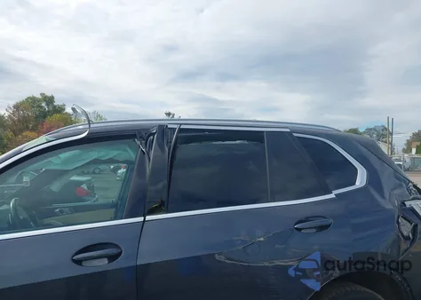 2021 BMW X5 xDrive40I z USA, uszkodzony, nr VIN 5UXCR6C07M9E38101